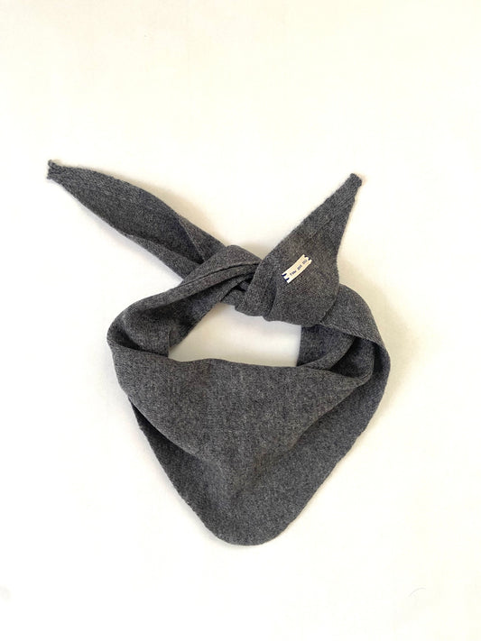 You got this - Triangle scarf DARK GREY