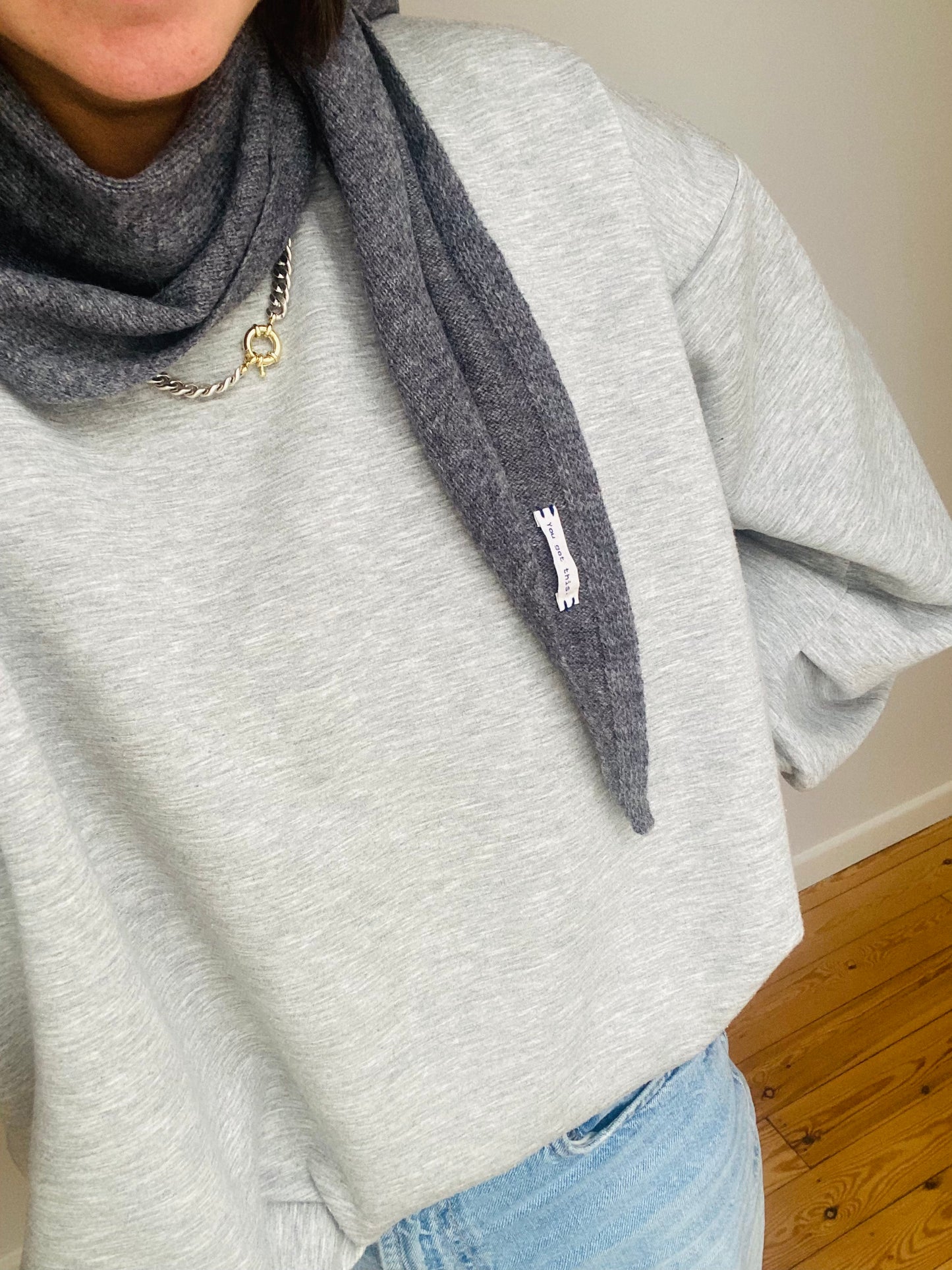 You got this - Triangle scarf DARK GREY